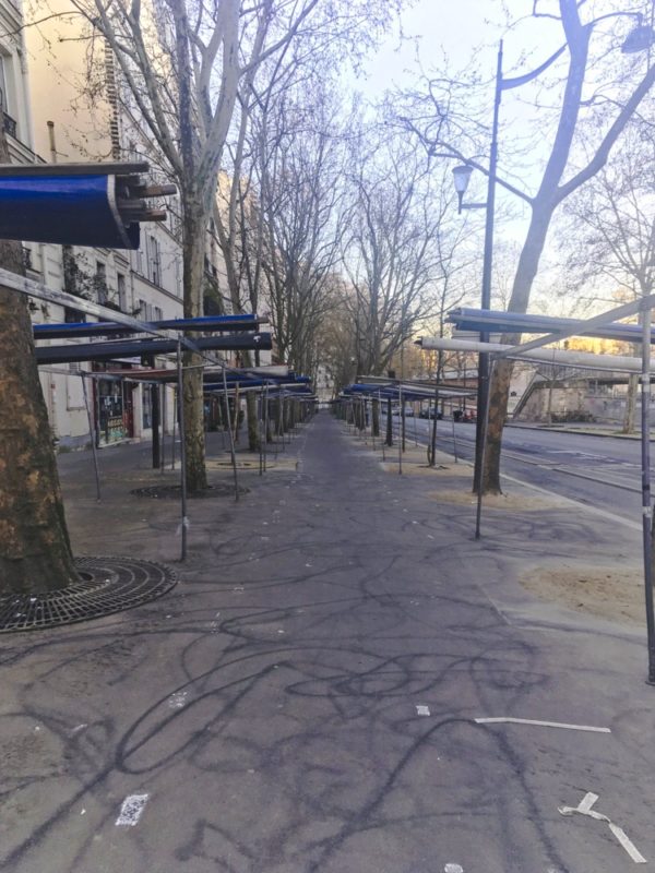 empty-outdoor-food-market-paris